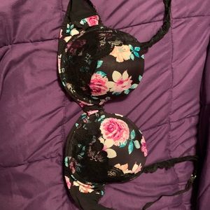 Candie’s 38D push-up balconette bra